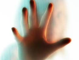 Önce üvey kızına tecavüz etti sonra...