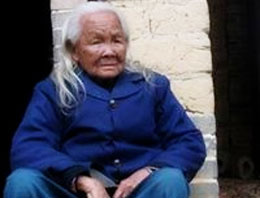 Tabuttan çıkıp yemek yaptı!