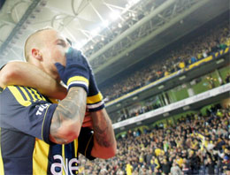 Tribünlerden Galatasaray'a gönderme