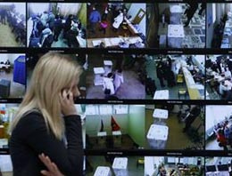 Canlı yayında oy kullanıyorlar!