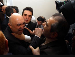 Gırtlak gırtlağa kavgaya komik savunma