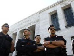 Napoli'de 16 yargıç gözaltında