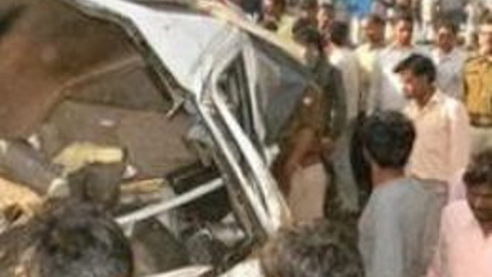 Hindistan'da tren kazası: 15 ölü