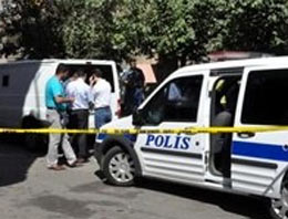 Alkollü sürücü polis aracına çarptı