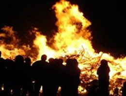 Kredi alamayınca binayı yaktı!