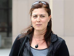 Nedim Şener'in eşi gözyaşlarına boğuldu