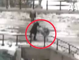 Küçük kızın yediği feci dayak kamerada