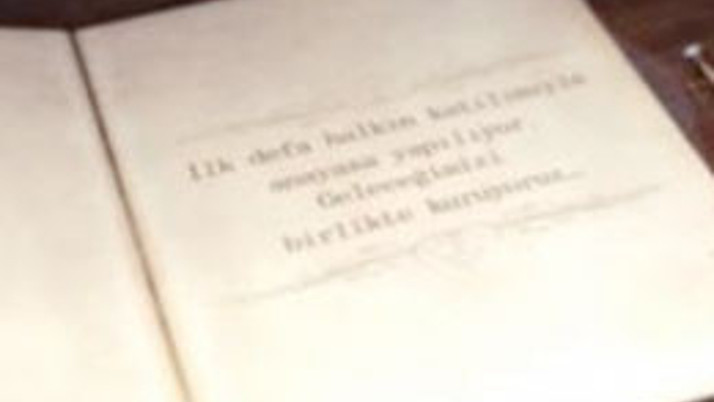 BDP'li Önder'den yeni anayasa klibi