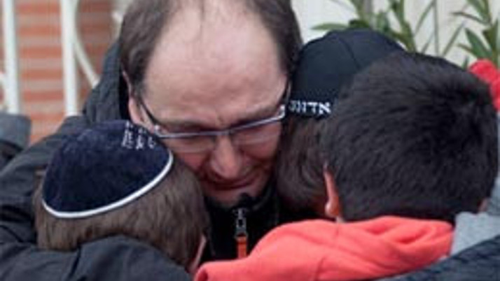 Fransa'da her taşın altına bakılıyor